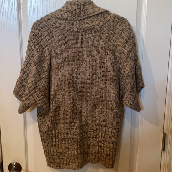 New women’s sz large short sleeve belted over sweater - Picture 2 of 2